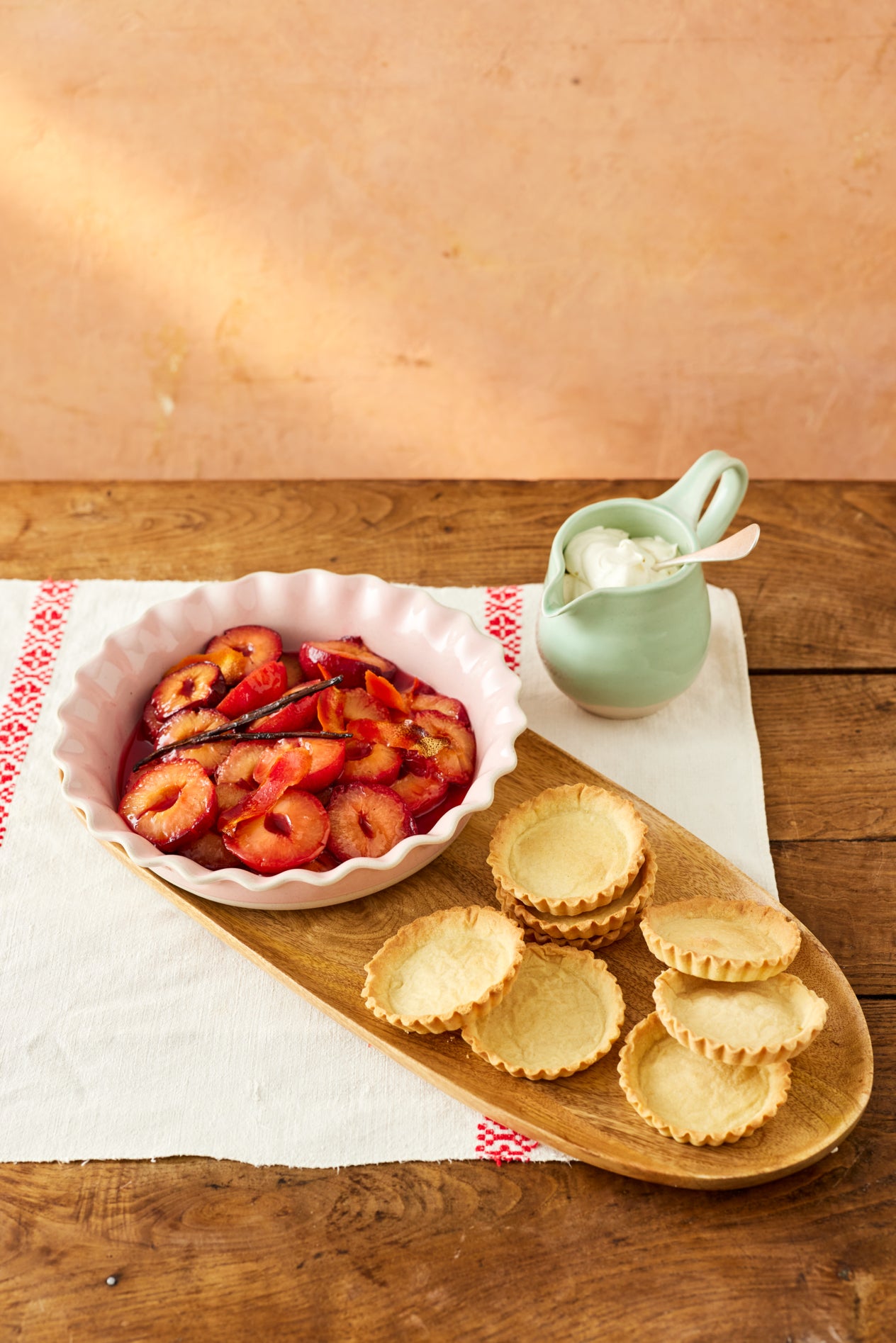 Fuente para tarta 28x6 cm Jamie Oliver Big Love - vista en uso sobre mesa