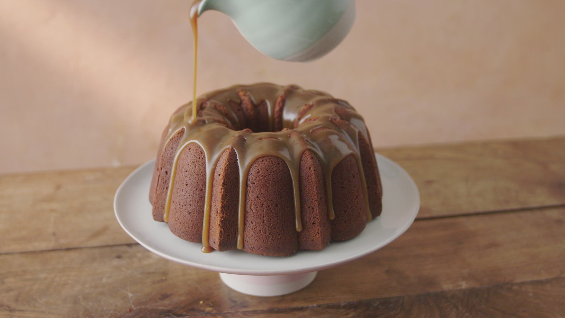 Cargar vídeo: Jamie Oliver Big Love Bowl 39cm - video